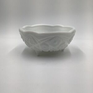 Vintage McKee Toltec Milk Glass Footed Bowl Candy Dish Trinket Holder‎